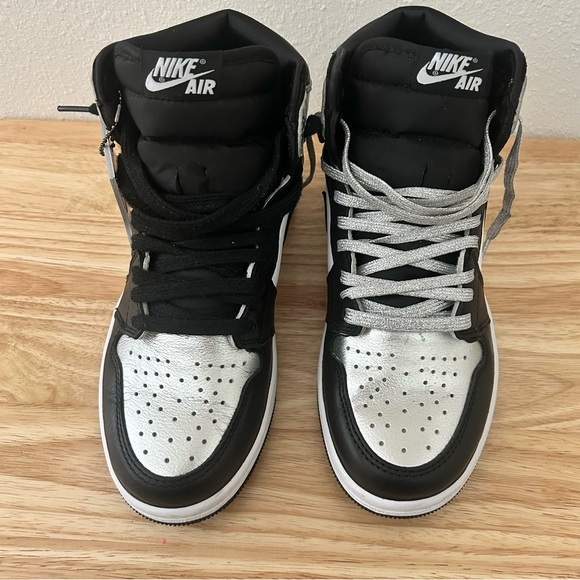 Nike Air Jordan 1 Retro High OG “Silver Toe” (Size 7) - Picture 3 of 10